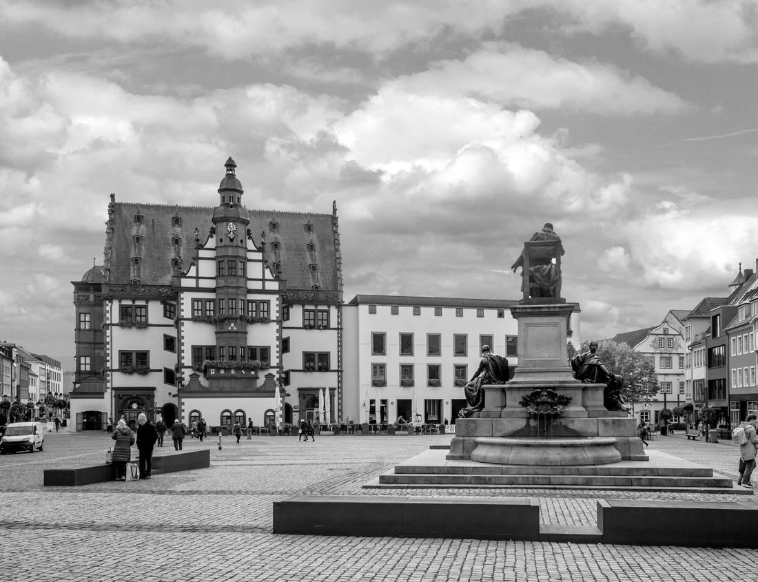 Noah Jigsaw Puzzle Fes, Morocco historical magnificent old capital streets in black white 1000 pieces