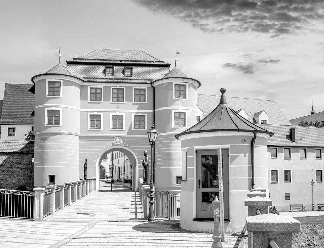 Noah Jigsaw Puzzle Bedouin camel driver leading a line of camels over sand dunes on a camel trek in the Sahara, outside Douz, Tunisia in black white 1000 pieces
