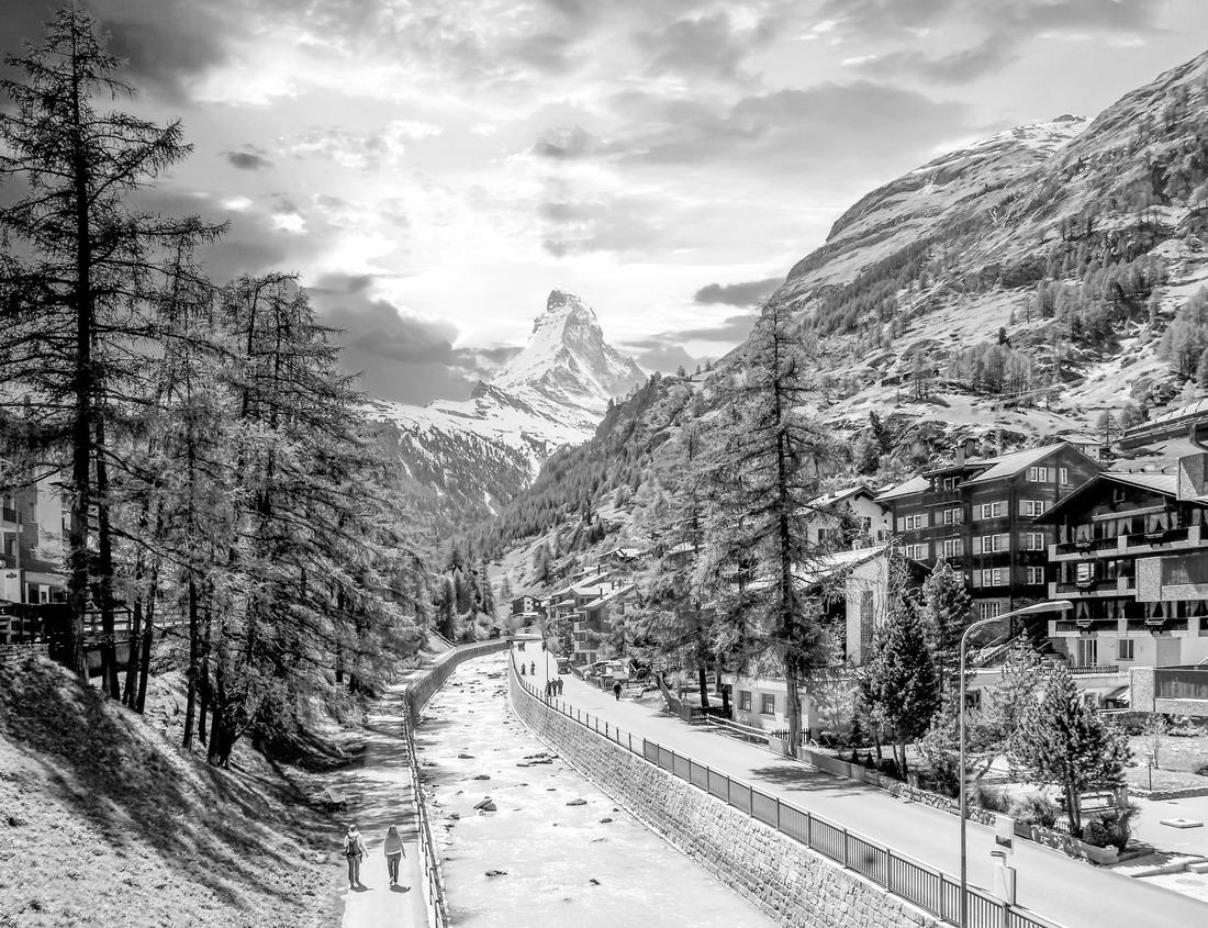 Noah Jigsaw Puzzle Castle Fallais on the Mehaigne river. Medieval fortress designed as a square with round corner towers at each angle. Braives, Liège, Wallonia, Belgium, Europe in black white 1000 pieces