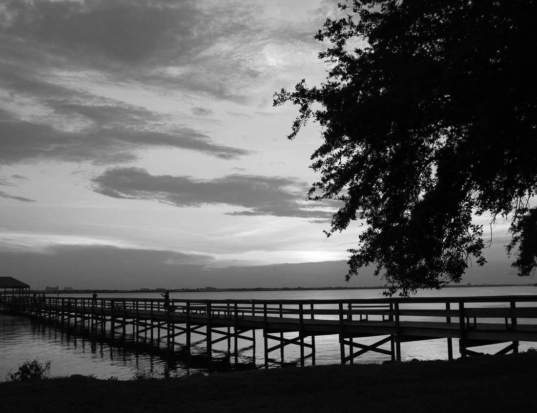 Noah Jigsaw Puzzle Marina city of Bremerhaven, Germany in black white 1000 pieces