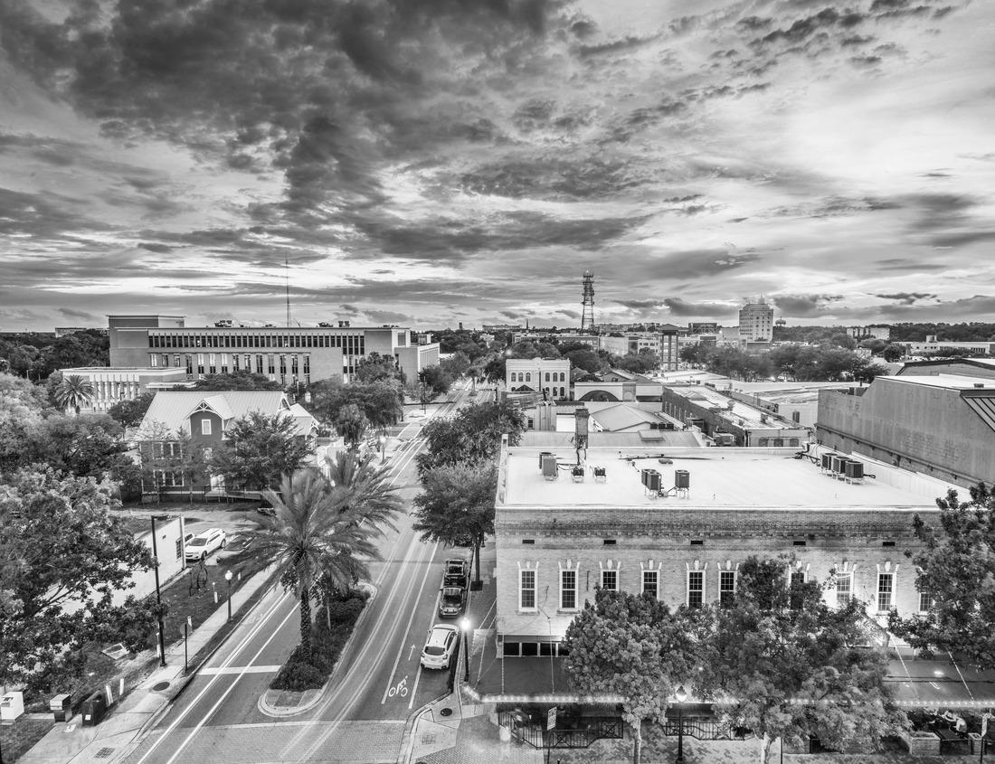 Noah Jigsaw Puzzle Old city of Marburg an der Lahn, Germany in black white 1000 pieces