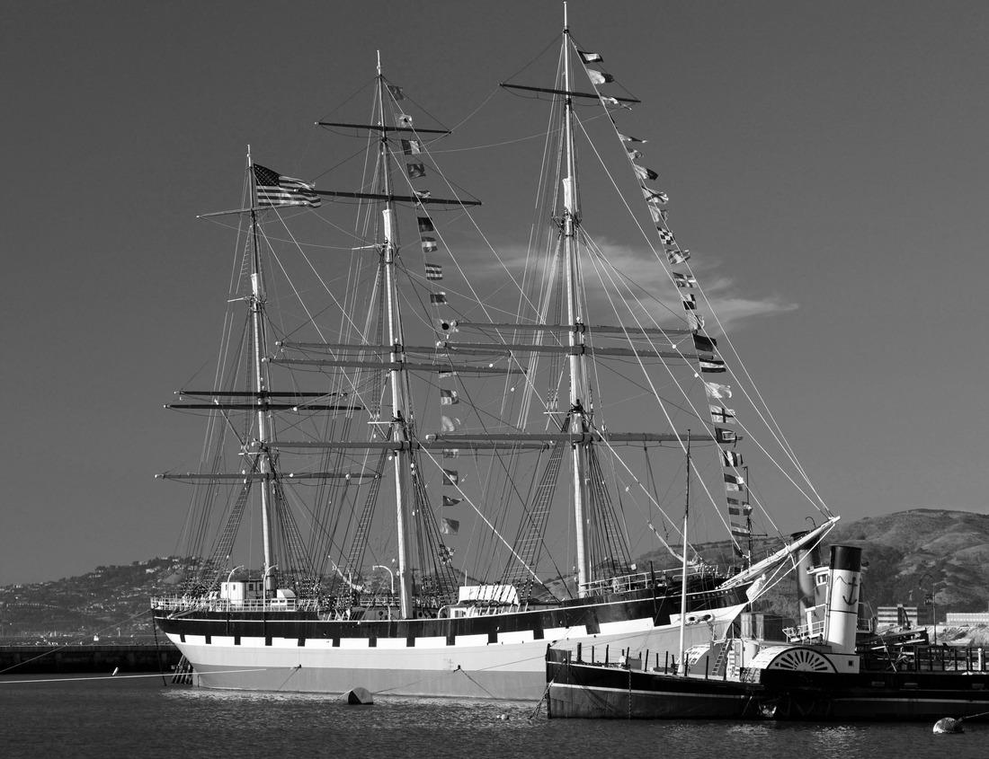 Noah Jigsaw Puzzle Dar es Salaam in black white 1000 pieces