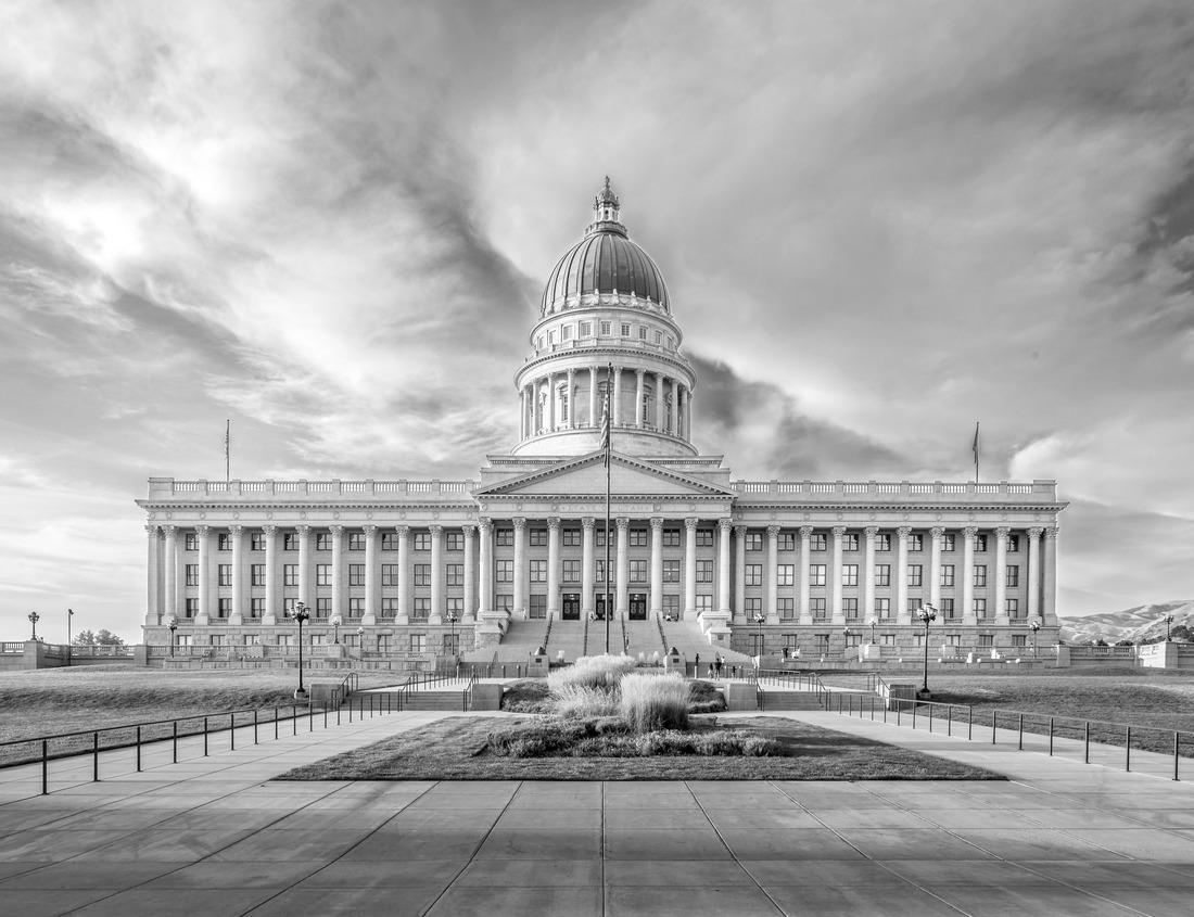 Noah Jigsaw Puzzle Picturesque colorful pink rocks of the Bryce Canyon National park in the winter season, Utah, USA in black white 1000 pieces