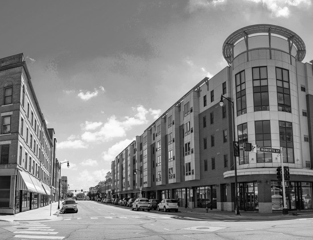 Water tower in the city of DeValls Bluff and county seat of southern Prairie County, Arkansas 1000pc PuzzleBlack and White