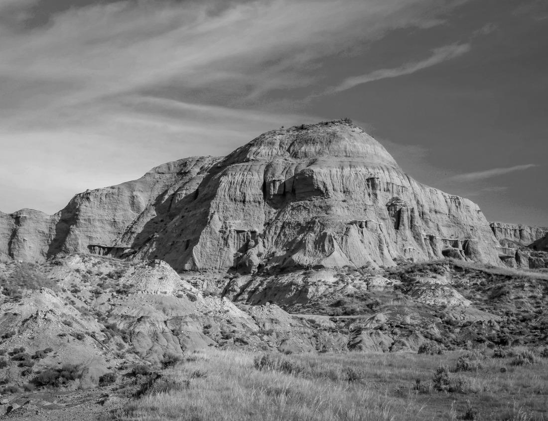 Noah Jigsaw Puzzle Hallstatt at Hallstatt Lake in Salzkammergut, Austria in black white 1000 pieces