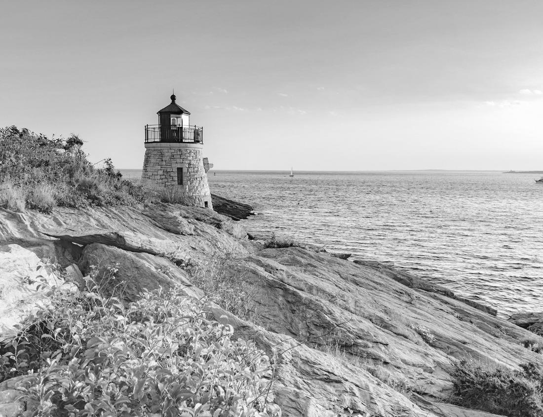 Noah Jigsaw Puzzle Aizu-Wakamatsu Castle, also called Tsuruga Castle, is a concrete replica of a traditional Japanese castle in northern Japan in black white 1000 pieces