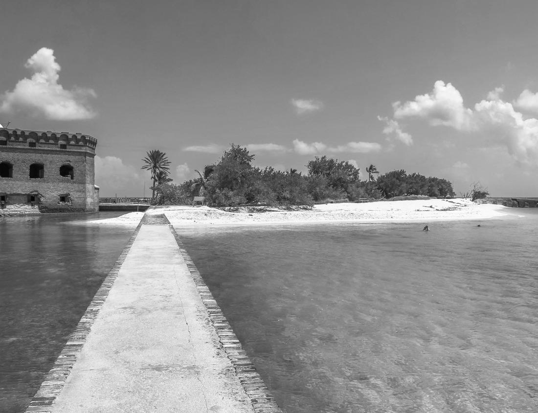 Noah Jigsaw Puzzle famous old town in Augsburg, Bavaria, Germany in black white 1000 pieces