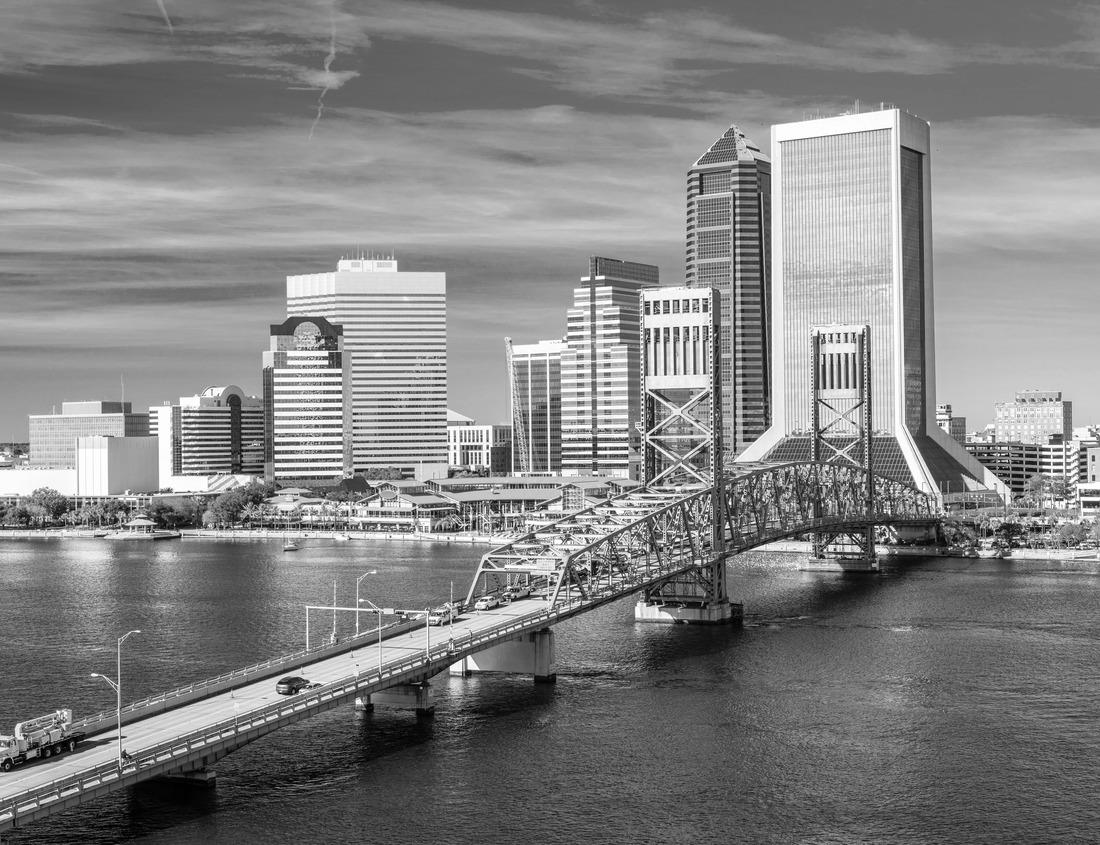 Noah Jigsaw Puzzle View of the old town of Montreux, Switzerland in black white 1000 pieces