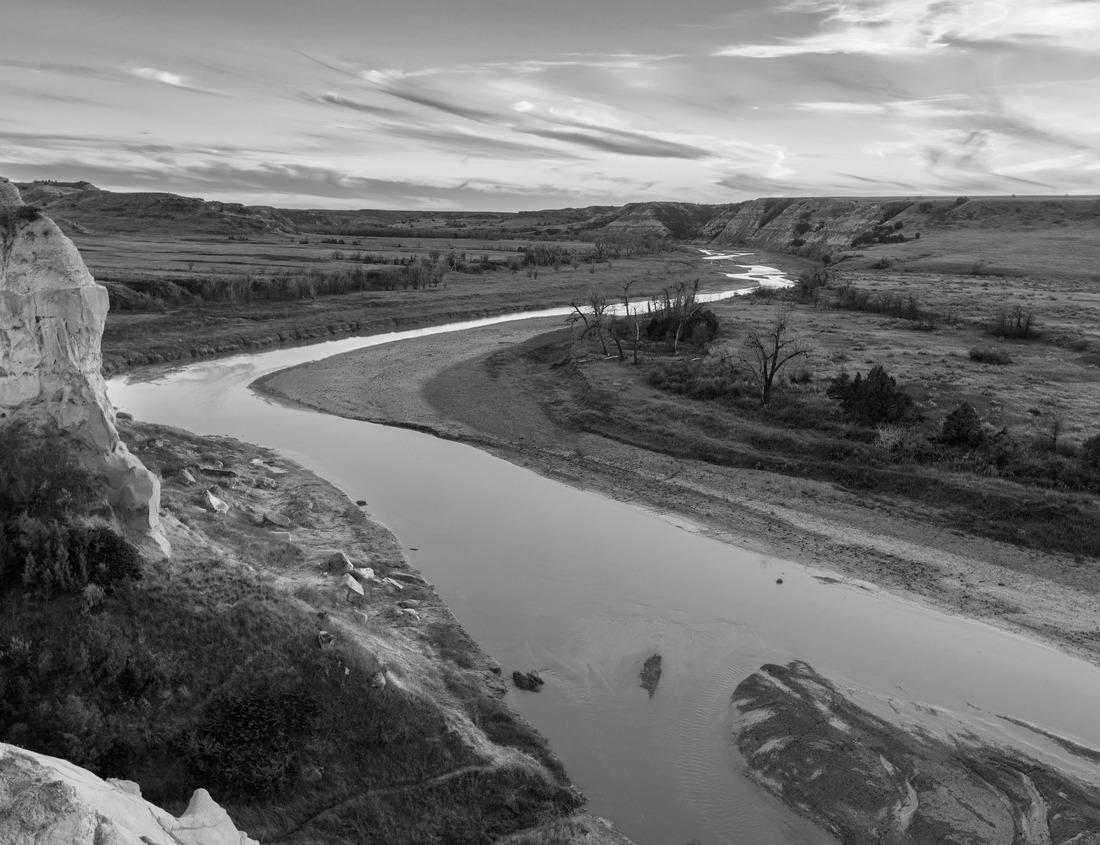 Noah Jigsaw Puzzle Town hall Hirschberg, Jelenia Góra, Poland in black white 1000 pieces