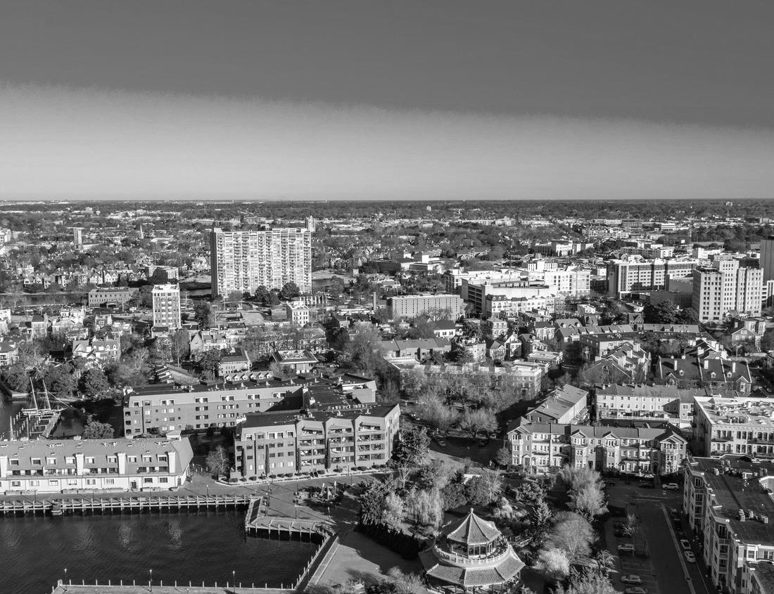Noah Jigsaw Puzzle Sunny view of the garden of Philbrook Museum of Art at Tulsa, Oklahoma in black white 1000 pieces