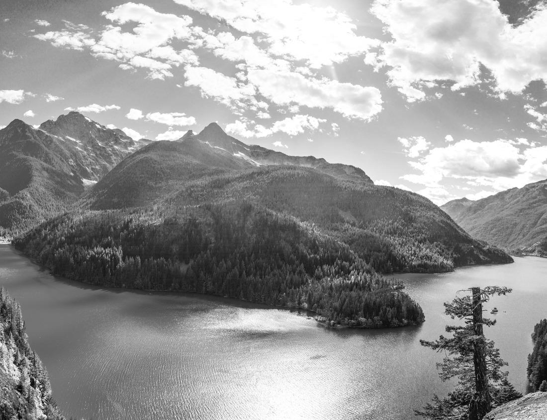 Noah Jigsaw Puzzle Panoramic image of historic buildings of Weilburg close to the Lahn river; Hessen; Germany in black white 1000 pieces