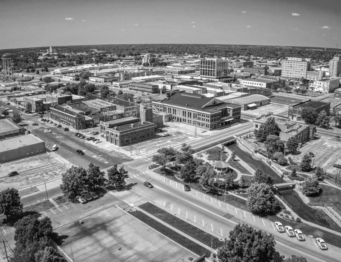 Noah Jigsaw Puzzle Ainokura, Toyama, Japan in the remote Gokayama Region at dusk in black white 1000 pieces