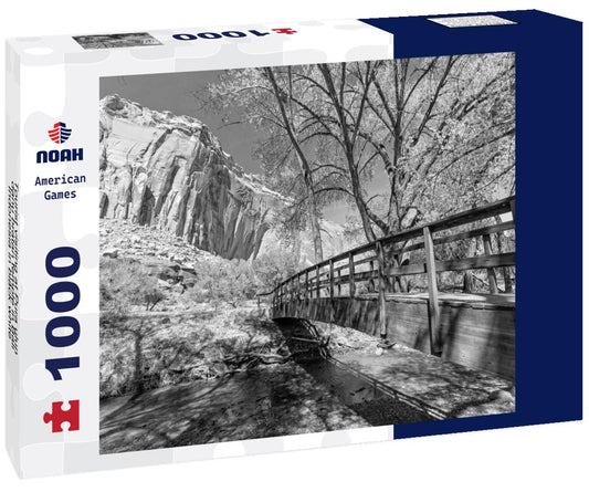 Noah Jigsaw Puzzle Tourist visiting at Pura ulun danu bratan temple in Bali, Indonesia in black white 1000 pieces