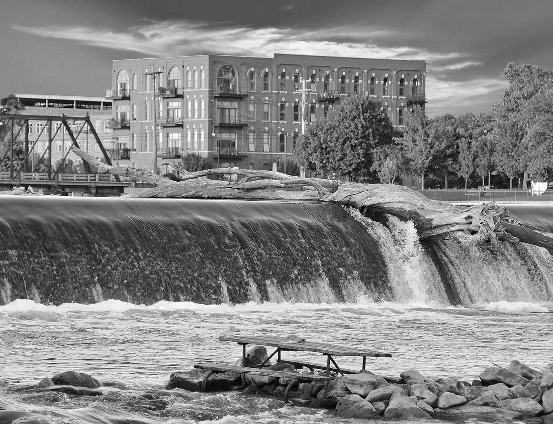 Noah Jigsaw Puzzle Roman amphitheater El Jem in black white 1000 pieces