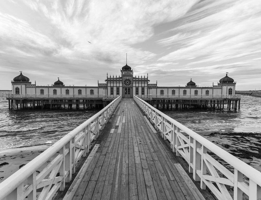 Noah Jigsaw Puzzle Beautiful Cloudy Sunrise on Yosemite Valley View, Yosemite National Park, California in black white 1000 pieces
