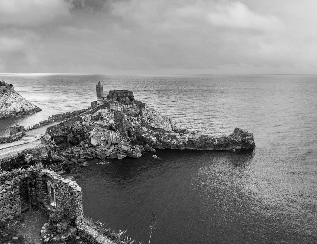 Noah Jigsaw Puzzle A trailhead in forest of Zumwalt Meadows in the Kings Canyon national park in black white 1000 pieces