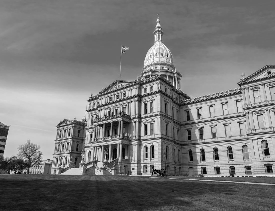 Noah Jigsaw Puzzle View of a Biebach and beer lodge in autumn in Kuhnen Park in Lacombe County, Alberta, Canada in black white 1000 pieces