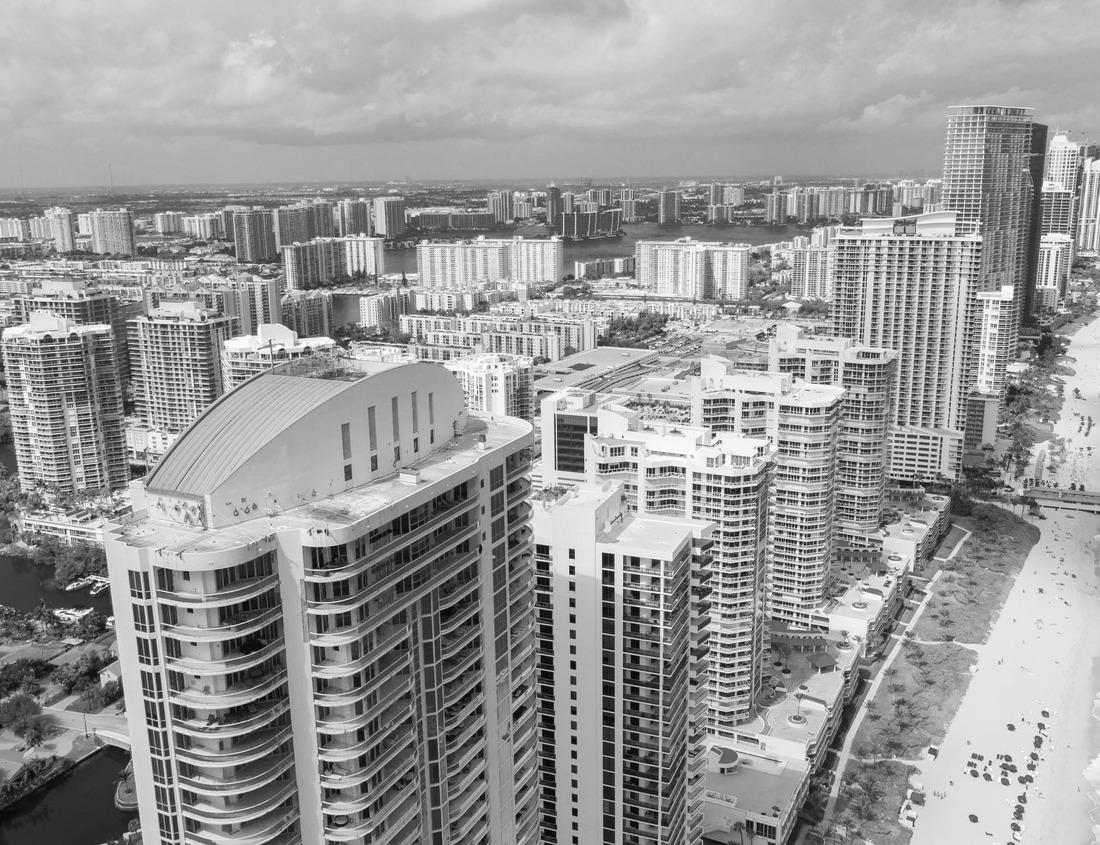 Noah Jigsaw Puzzle Misterbianco, near Catania on the island of Sicily, Italy in black white 1000 pieces