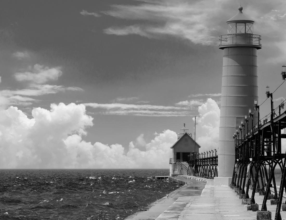 Noah Jigsaw Puzzle City hall, Historical city of Göttingen, Lower Saxony, Germany in black white 1000 pieces