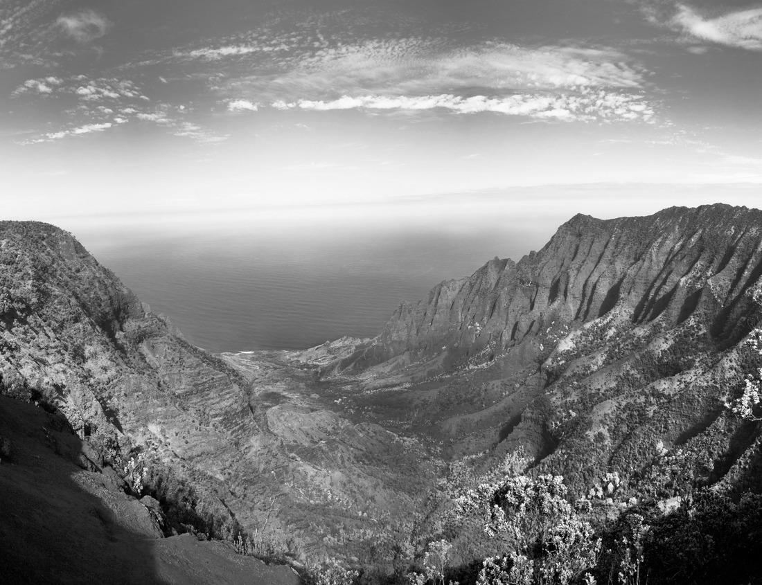 Noah Jigsaw Puzzle The landscape of Tsuruta Dam in spring in black white 1000 pieces