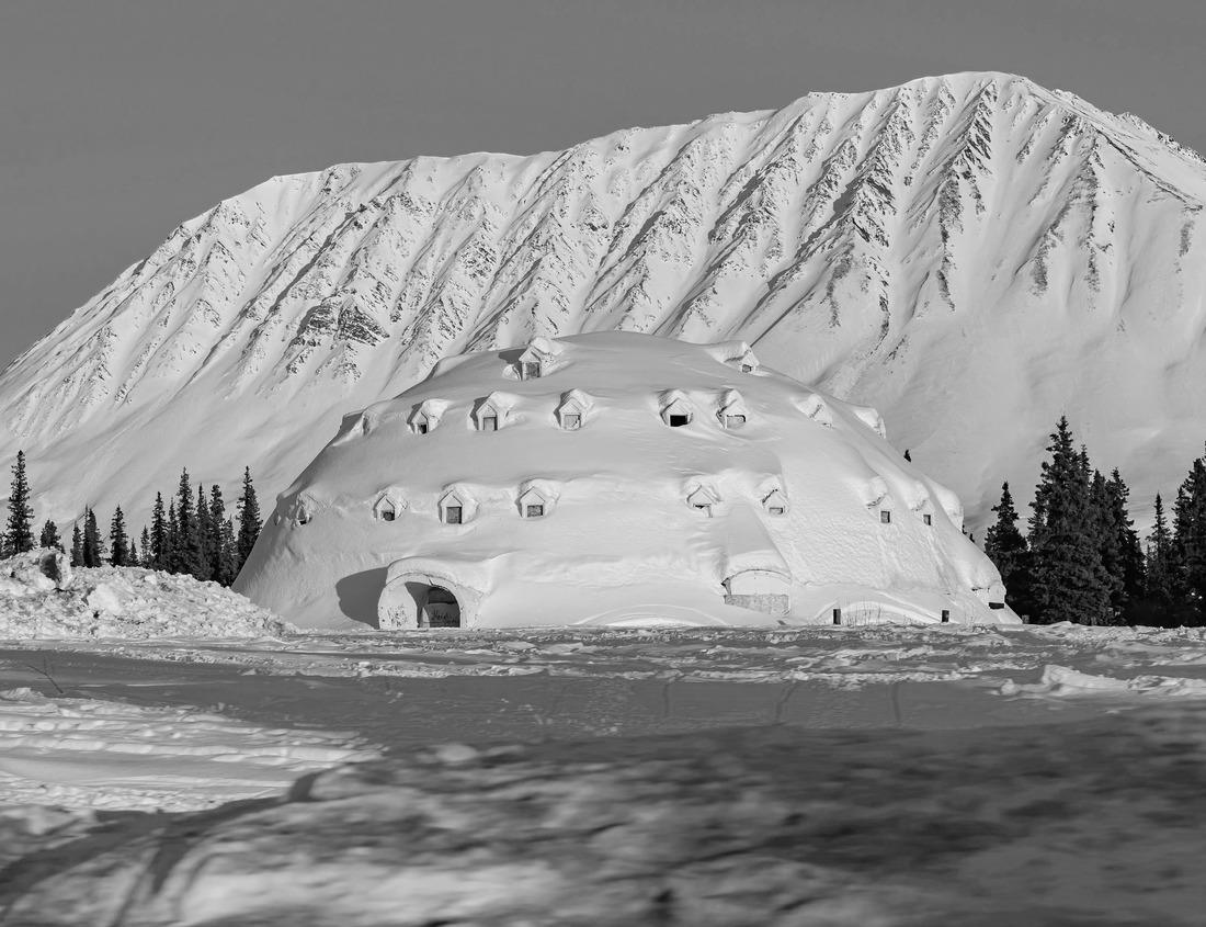 Noah Jigsaw Puzzle Moraine Lake in Banff National Park, Canadian Rockies, Alberta, Canada in black white 1000 pieces