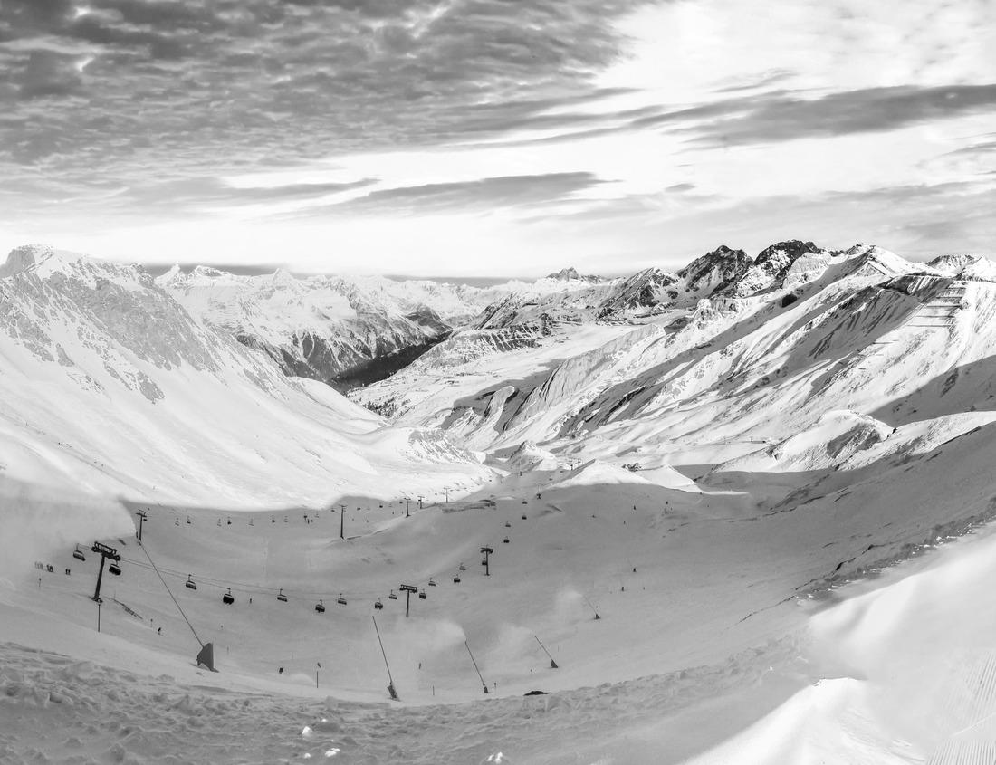 Noah Jigsaw Puzzle Athabasca Falls, Rocky Mountains, Alberta, Canada, Autumn, emerald green lake in black white 1000 pieces