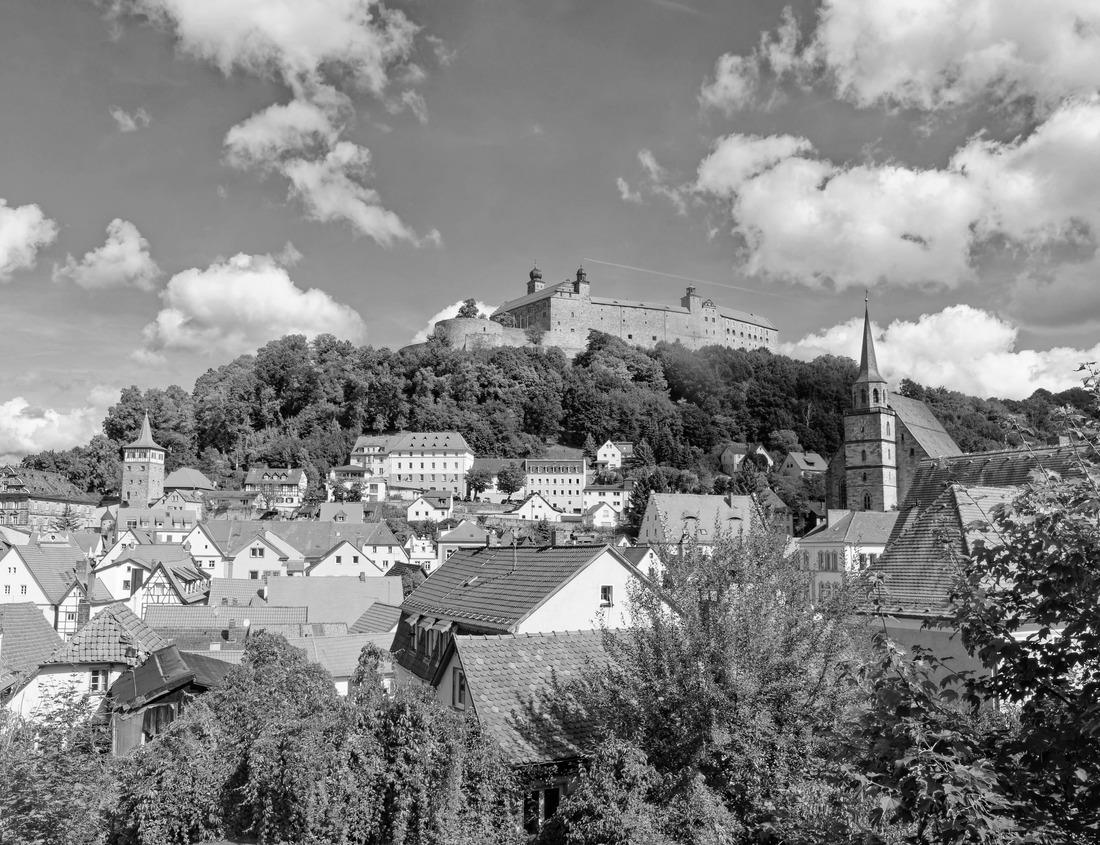 Noah Jigsaw Puzzle Aerial view of the historic center of Castiglione del Lago, in Umbria, Italy. The town is located on Lake Trasimeno in the province of Perugia in black white 1000 pieces