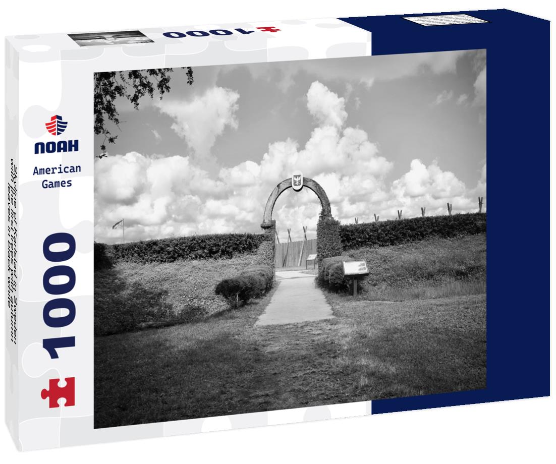 Noah Jigsaw Puzzle Skyline of Karlstad in Sweden, with the first trees with autumn leaves in black white 1000 pieces