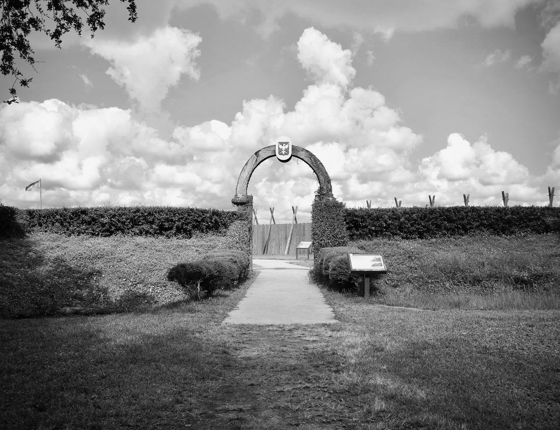 Noah Jigsaw Puzzle Skyline of Karlstad in Sweden, with the first trees with autumn leaves in black white 1000 pieces