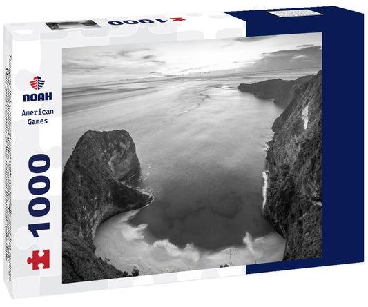 Noah Jigsaw Puzzle Tuscany Italy, natural pool with waterfalls and hot springs Saturnia thermal baths, Grosseto, Tuscany, Italy. Men and women in the natural thermal waterfalls, couple on vacation in Tuscany, Saturnia in black white 1000 pieces