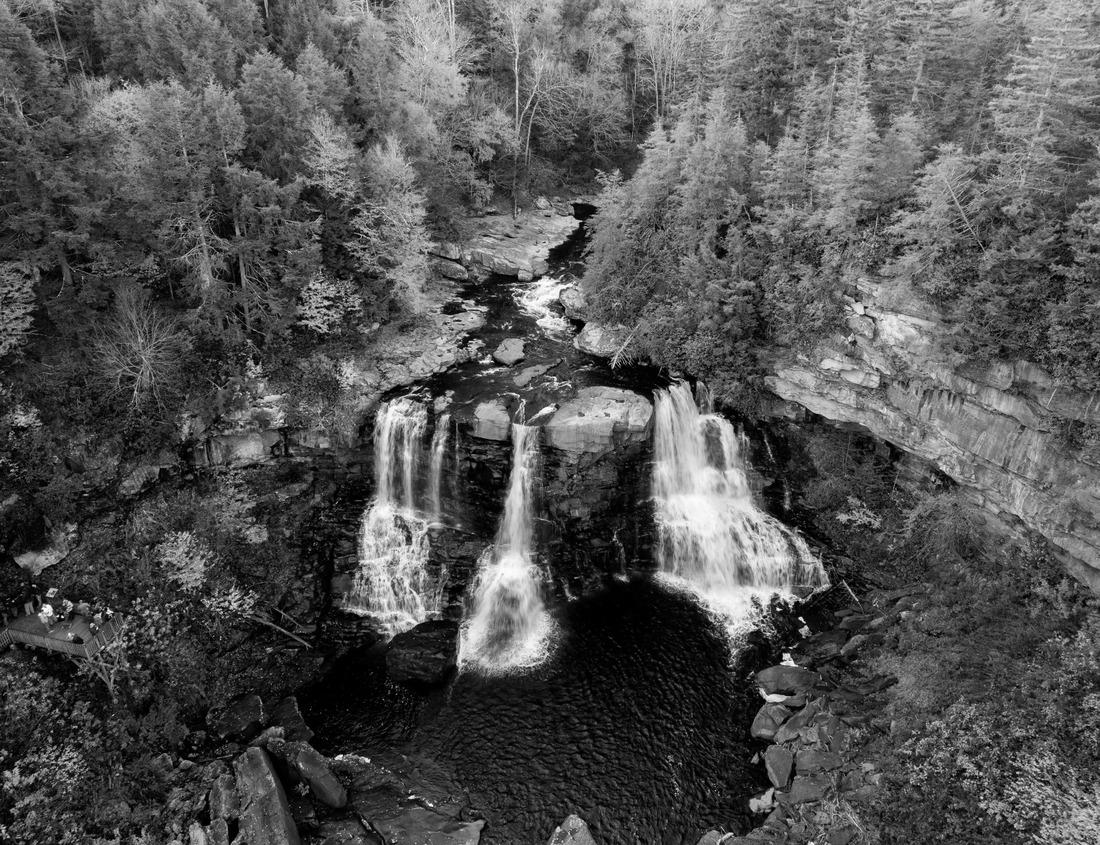 Noah Jigsaw Puzzle Elizabethtown, Kentucky United States: a blue historic home on a hill during the autumn season in black white 1000 pieces
