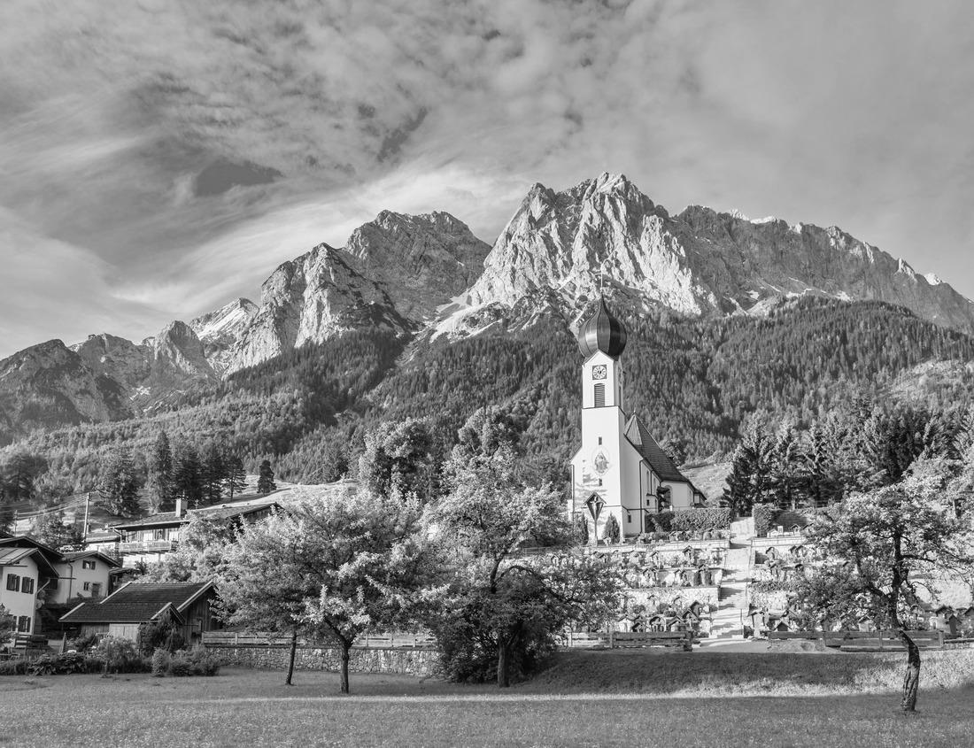 Noah Jigsaw Puzzle Young woman standing in temple gates at Lempuyang Luhur temple in Bali, Indonesia in black white 1000 pieces
