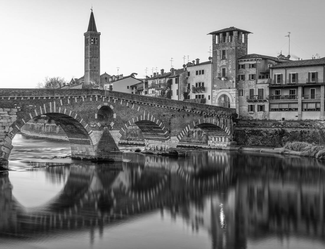 Noah Jigsaw Puzzle Aerial view of the autumn lake panorama, snow-capped mountains in the background, autumn in Lake Como, Lombardy, Italy in black white 1000 pieces