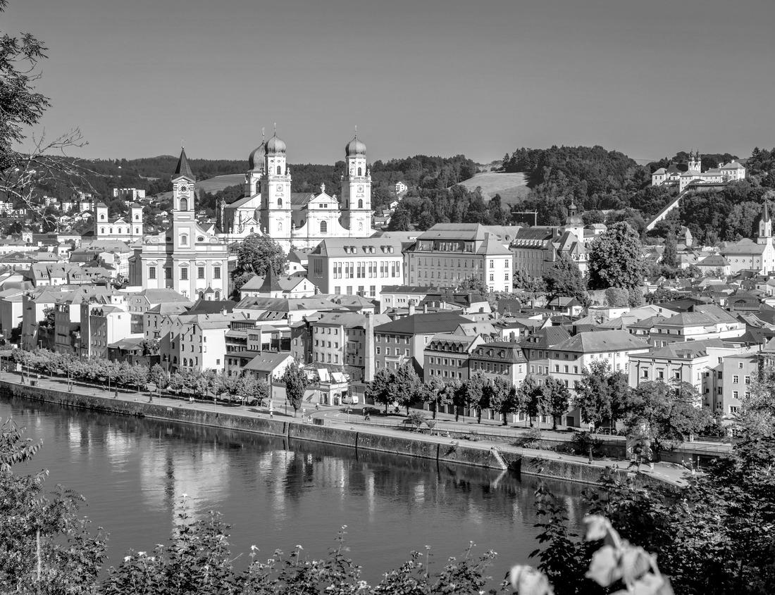 Noah Jigsaw Puzzle Dougga, Beja, Tunisia. The Capitol Temple at the Roman Ruins of Dougga in black white 1000 pieces