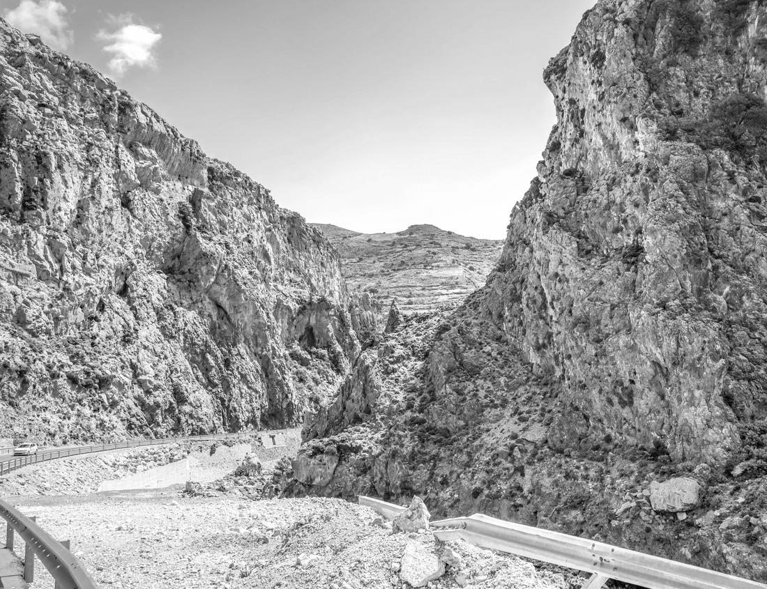Noah Jigsaw Puzzle Utique, Bizerte, Tunisia. Roman ruins at the archaeological site of Utique in black white 1000 pieces