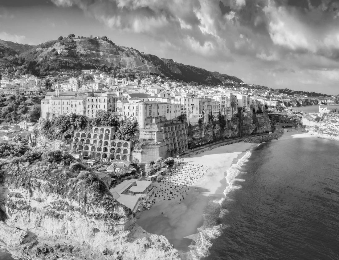 Noah Jigsaw Puzzle Panorama of the city of Thun with the Alps and Lake Thun, Switzerland in black white 1000 pieces