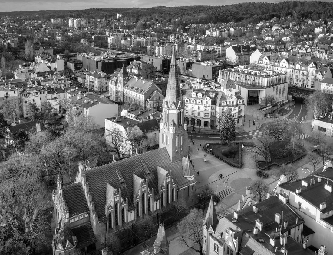 Noah Jigsaw Puzzle Lausanne, Switzerland from the Ouchy Promenade on Lake Leman at twilight in black white 1000 pieces