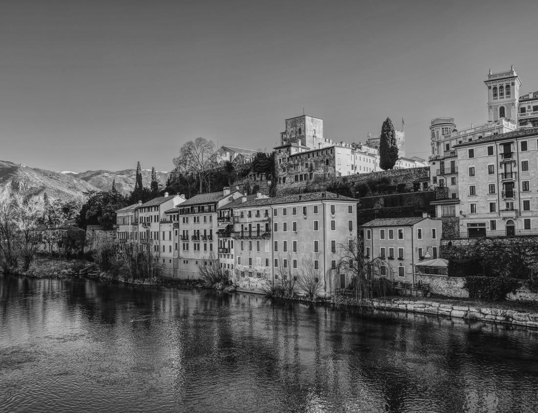 Noah Jigsaw Puzzle Group of giraffes in the Serengeti National Park. Sunset. Sky with rays of light in the African savannah in black white 1000 pieces