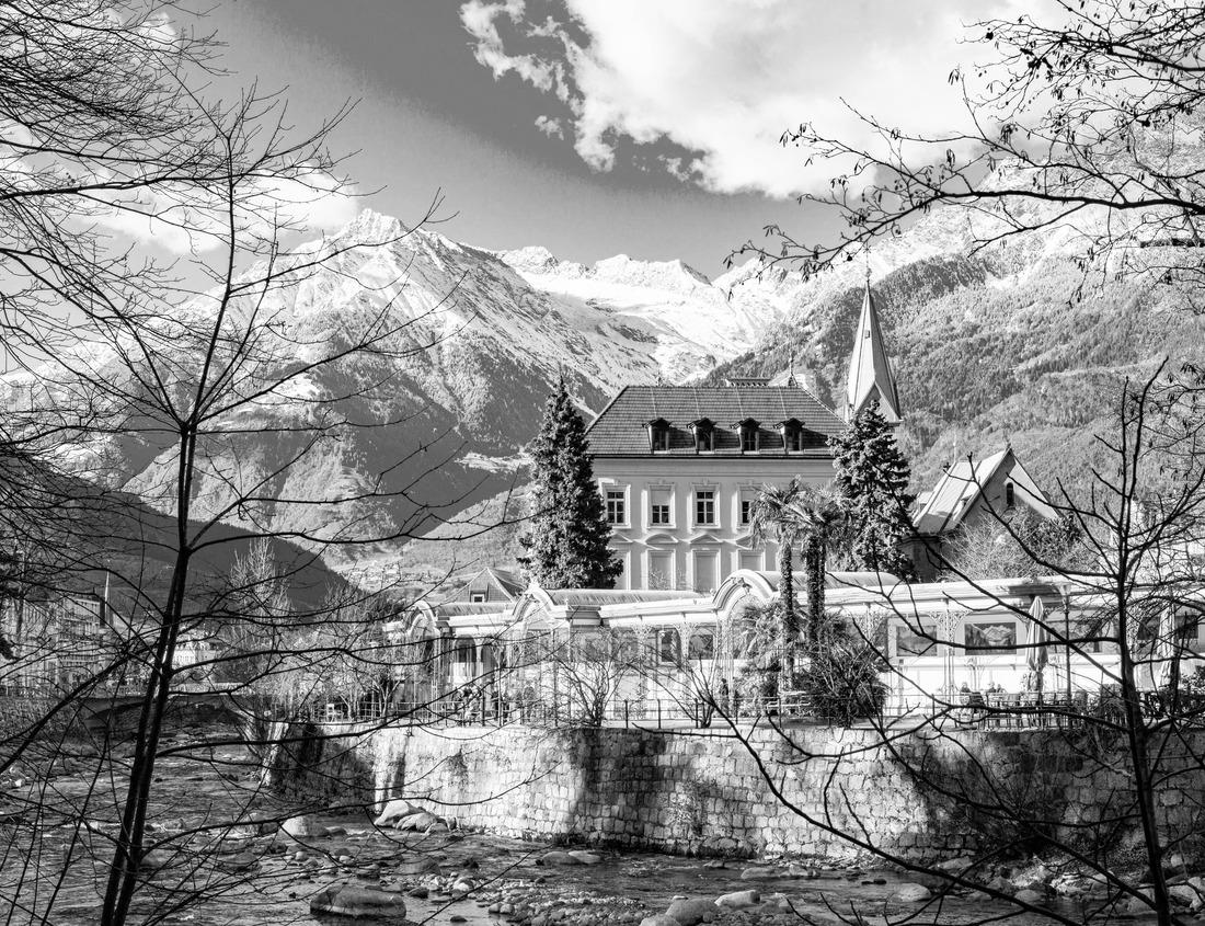 Noah Jigsaw Puzzle The Swiss flag waves at the top of the clock tower (Tour Diesse) in Neuchâtel in black white 1000 pieces