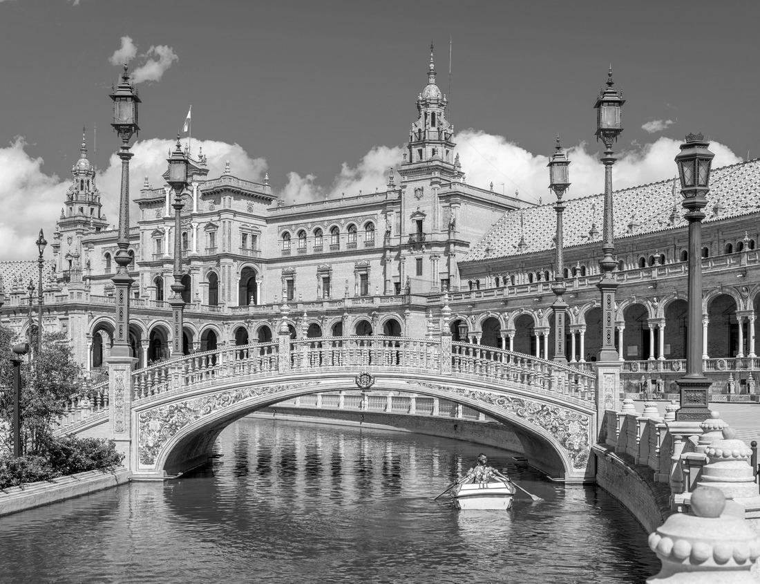 Noah Jigsaw Puzzle Rabat Morocco Kasbah of the Udayas in black white 1000 pieces