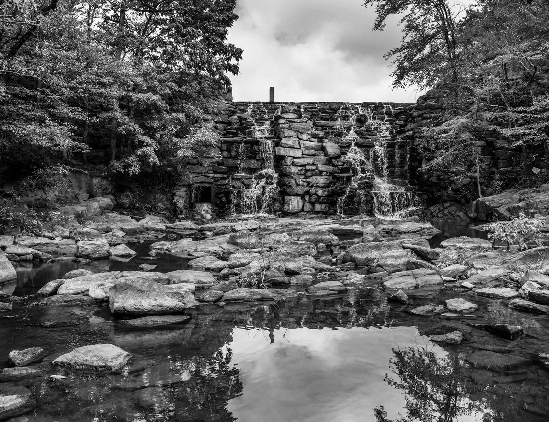 Noah Jigsaw Puzzle Heilbronn town hall, Germany in black white 1000 pieces