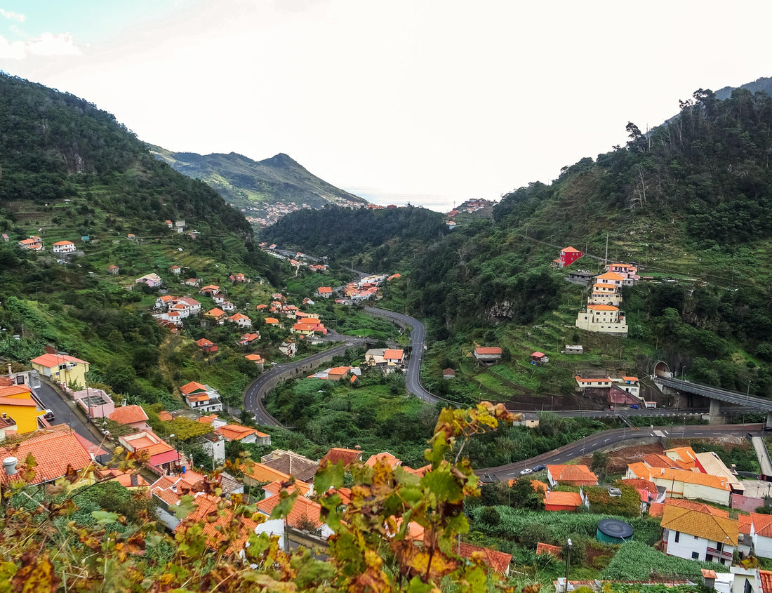 Noah Jigsaw Puzzle Mountains between Machico and Santo António da Serra, port, Madeira, Portugal 1000 pieces