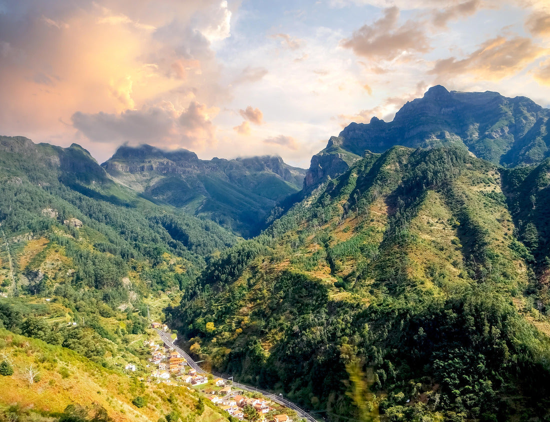 Noah Jigsaw Puzzle Mountains between Machico and Santo António da Serra, port, Madeira, Portugal 1000 pieces