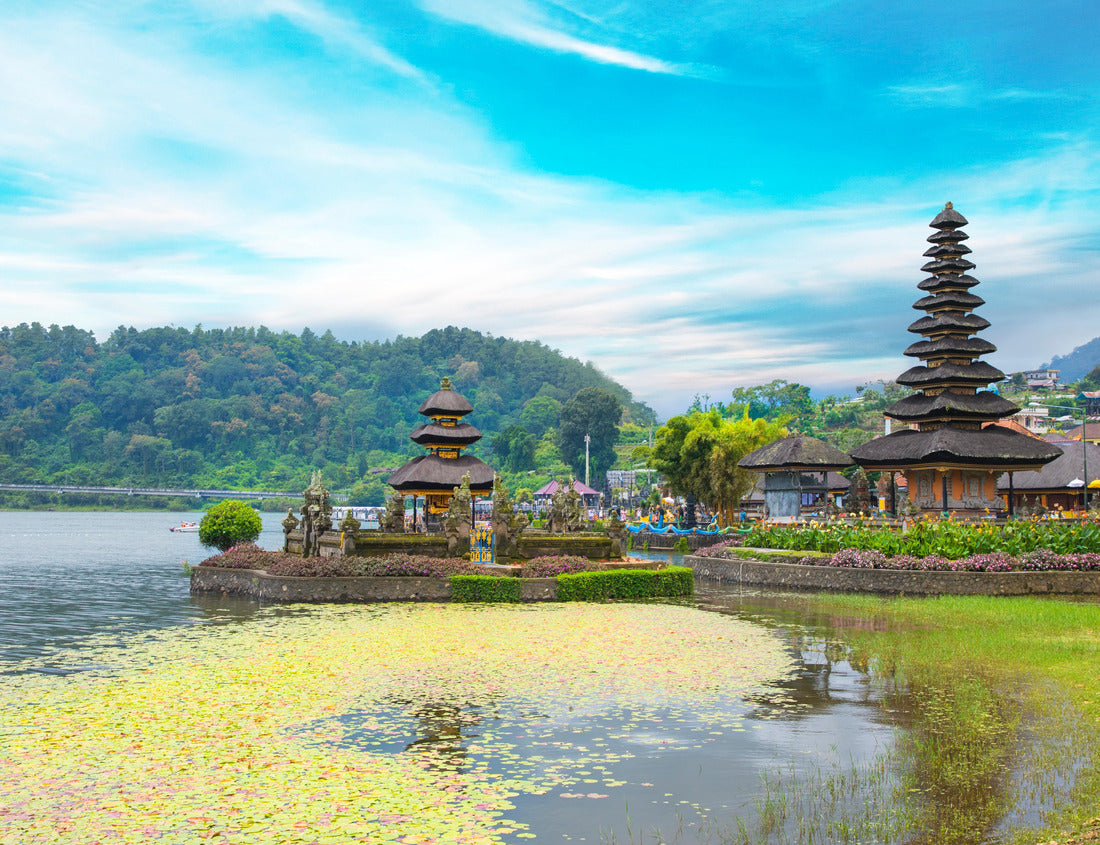 Noah Jigsaw Puzzle Beautiful view of Ulun Danu Beratan Temple in Bali Island in Bali Island, Indonesia 1000 pieces