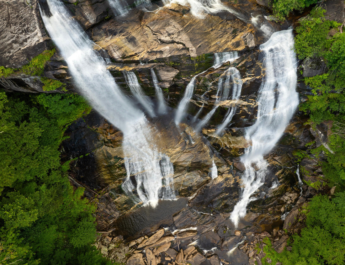 Noah Jigsaw Puzzle Beautiful landscape of high waterfall with falling down clear water from rocky boulders between green lush woods. Whitewater Falls in Nantahala National Forest, North Carolina, USA 1000 pieces