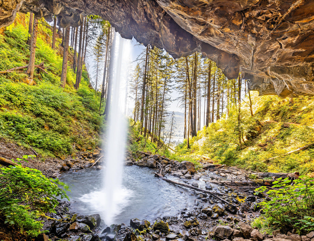 Noah Jigsaw Puzzle Behind Ponytail Falls, Oregon. The Columbia River Gorge has the greatest concentration of high waterfalls in North America 1000 pieces
