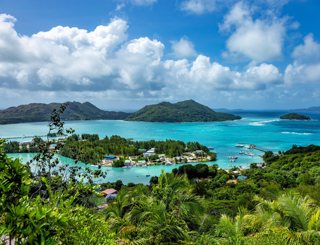 Ste Anne Bay, Island Praslin, Republic of Seychelles, Africa. Ste Anne Bay with Round Island on the right, Island Praslin, Seychelles 1000pc Puzzle