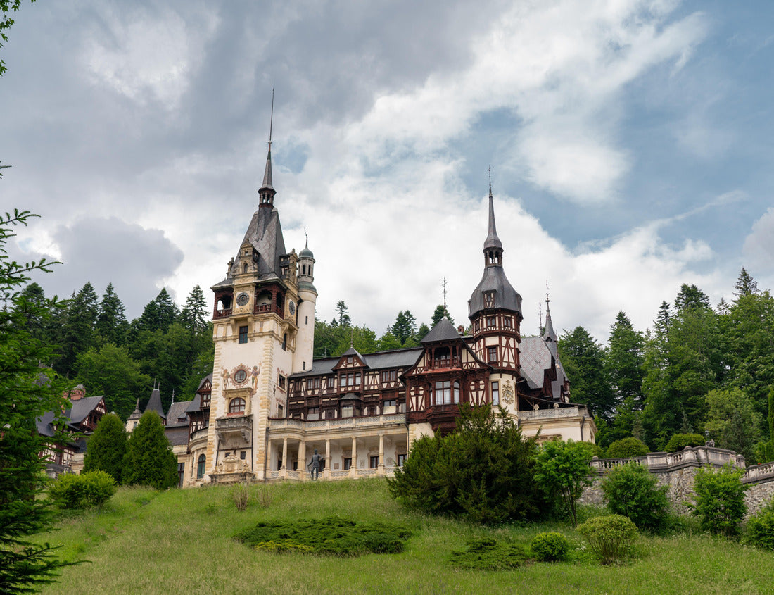 Spectacular Peles Castle situated in Sinaia, Romania. Neo-Renaissance castle in the Carpathian Mountains surrounded by forest. Constructed for King Carol I. Famous travel destination 1000pc Puzzle