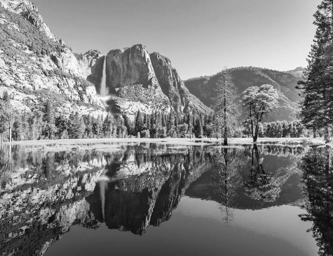 Noah Jigsaw Puzzle Sunset over a central Australian landscape in black white 1000 pieces