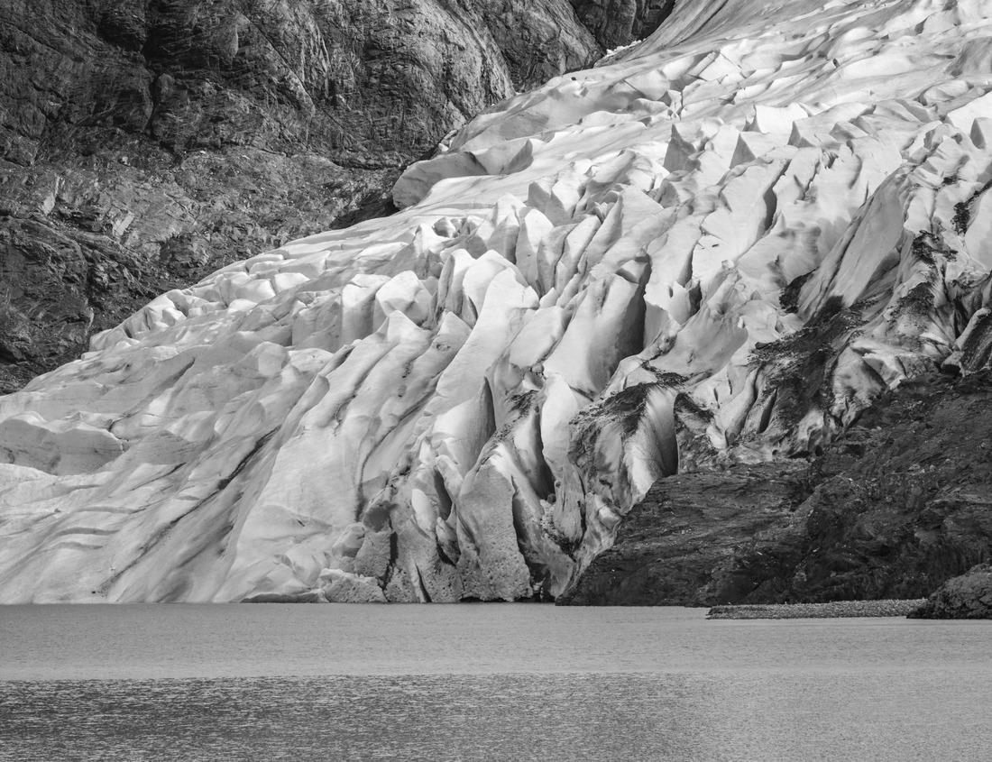 Noah Jigsaw Puzzle Aerial view of Juba, the capital of South Sudan, with the Nile on the right in black white 1000 pieces